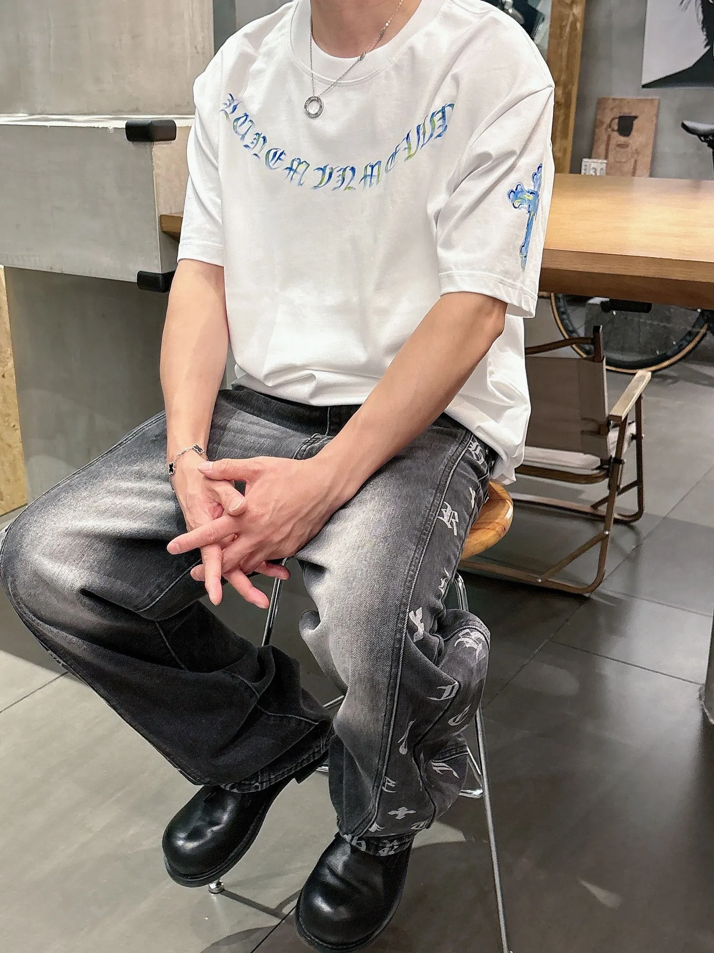 P P 。 Sizes:m~3x :Black White :6099+3796